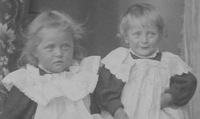 Eva and Nettie Silver in 1900