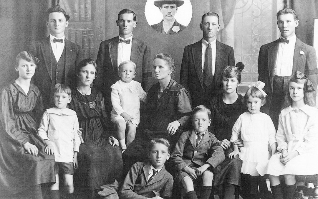 Sid Nunn's family in 1919.